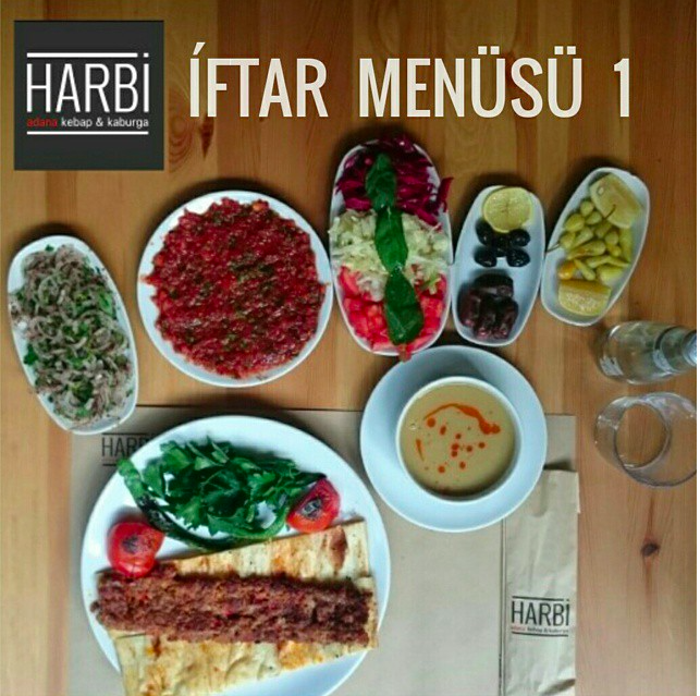 #îftar'a bekleriz.Hurma-zeytin,mercimek corba,HarbiAdanaKebap,salata, tursu,su ve sinirsiz caydan olusan menu1 23TL