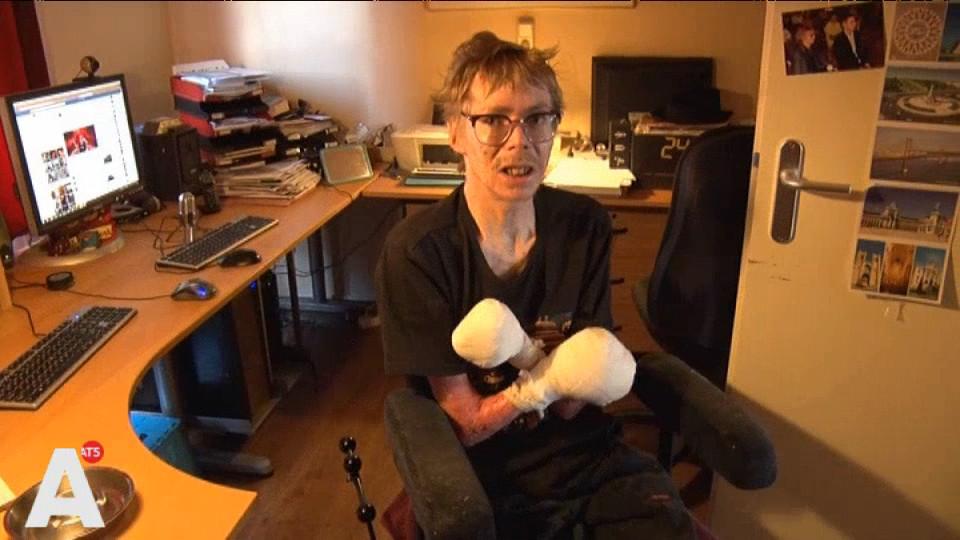 AT5's tweet photo. Ernstig zieke Bor zamelt geld in voor film over zijn leven http://t.co/cmdgECLnG3 http://t.co/douZQqkYV1