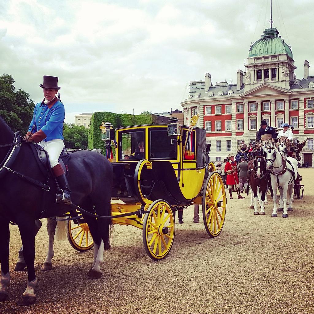 HCavMuseum's tweet image. The New Waterloo Dispatch passing through Horse Guards earlier today @Waterloo200org  @thenwd2015 #waterloo200