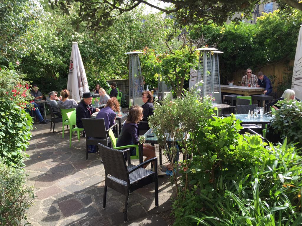 ahlife487's tweet photo. Beer garden plaudits @HovePlace http://t.co/8ydx5opFFN