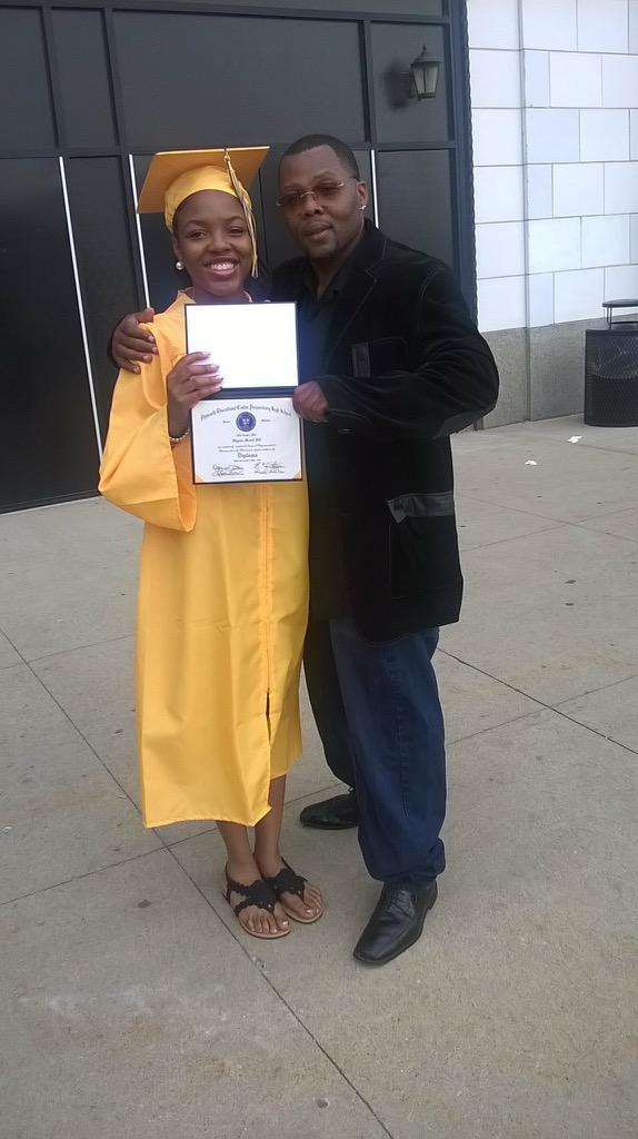 _Shymiiaa's tweet photo. I promise you NOBODY can take my dad's place! HappyFather'sDay to my world🌎
#NoNeedForLongParagraphs
#RealFirstLove💖 http://t.co/7st5gCQpha