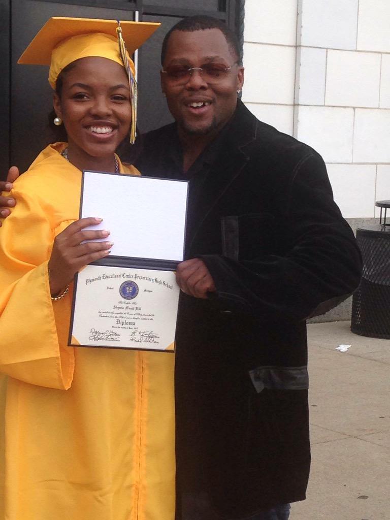 _Shymiiaa's tweet photo. I promise you NOBODY can take my dad's place! HappyFather'sDay to my world🌎
#NoNeedForLongParagraphs
#RealFirstLove💖 http://t.co/7st5gCQpha