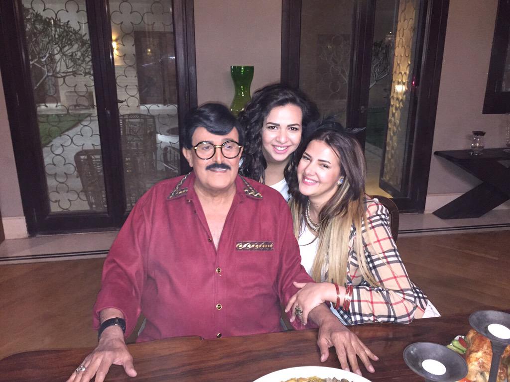 Donia's tweet photo. لاول مرة مشاهد تجمع بيننا و بين #الاسطورة  #سمير_غانم اليوم في مسلسل #لهفة الساعة ٧ علي #الحياة و الساعة ٨ علي #TEN http://t.co/DO1hn071Hg