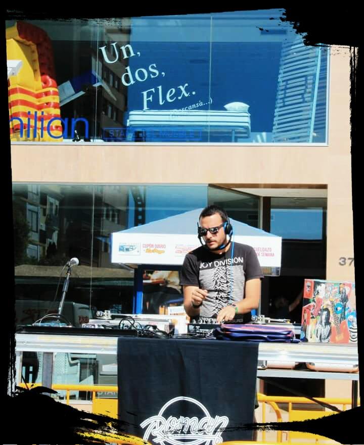 DJROMANDJ's tweet photo. Feliz domingo!!! @DJROMANDJ  @33_Rpm_Fest http://t.co/o3VWMdDSng