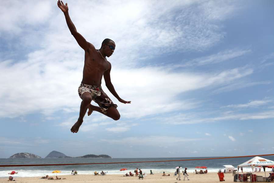 A3Noticias's tweet photo. ¡¡Comienza el verano!! Durará 93 días y 15 horas. Esta noche será la más corta del año http://t.co/MtVJvGW89Z http://t.co/9i3U1bazFl