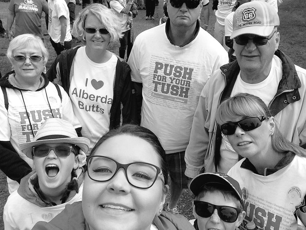 VAlberds's tweet photo. You try and fit this many people in a selfie. #familyselfie #pushforyourtushca http://t.co/0CH3FZno1g