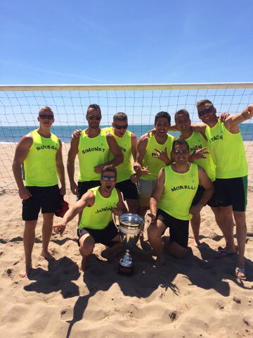 Pompiers de Villeneuve et des angles réunis autour du #beachsoccer a #valras plage !!
