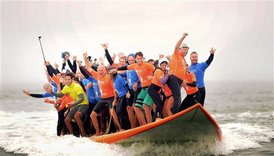 VisionDeporEc's tweet photo. La tabla de surf mas grande del mundo
#Surf 
Entérate aquí --> http://t.co/QIZdqtK7v7 http://t.co/2SHc5zhOly