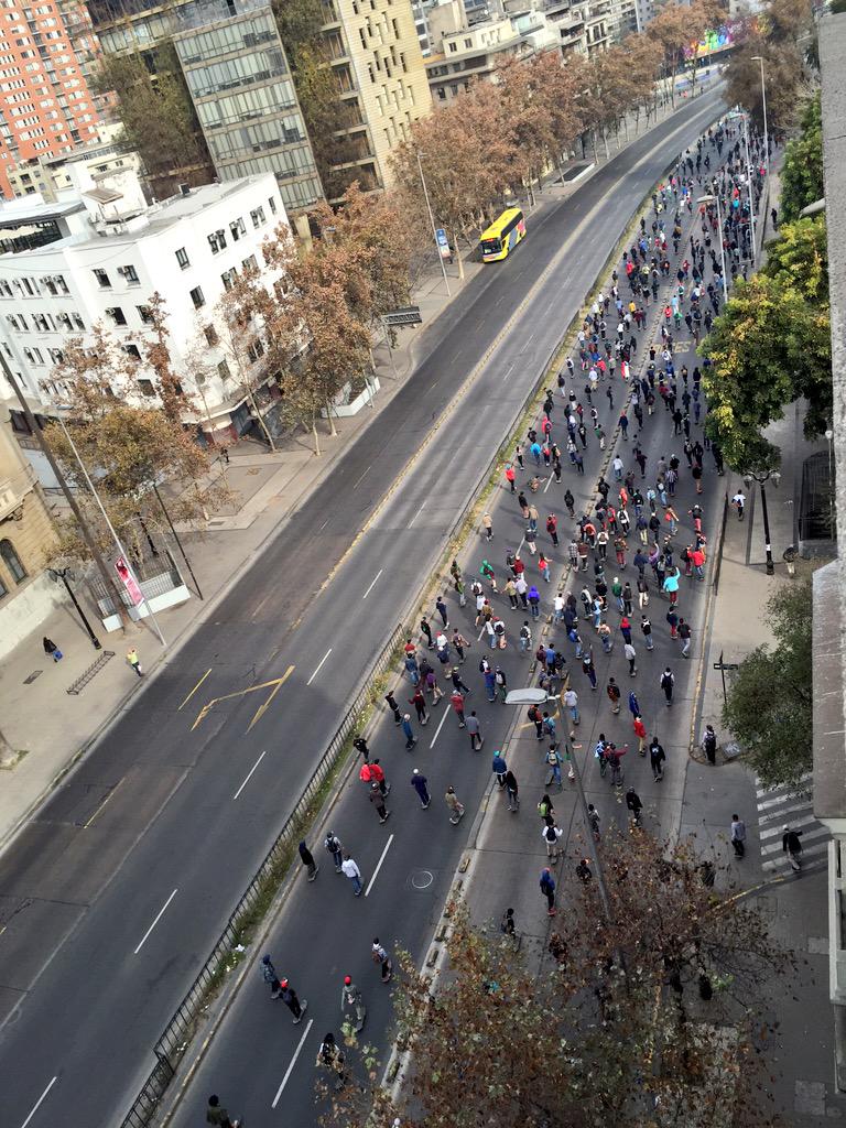ortizmiguel's tweet photo. Cientos de skaters bajan por la Alameda. #GoSkateboardingDay http://t.co/B5LsRKnHB0