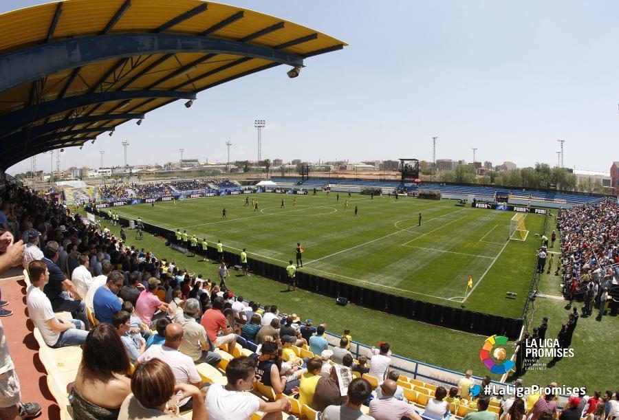 LaLiga's tweet photo. #LaLigaTV vive la final de #LaLigaPromises entre @SevillaFC y @FCBarcelona_es. Vívela aquí: http://t.co/evXcb0fsy0 http://t.co/1PvnXWwo3r