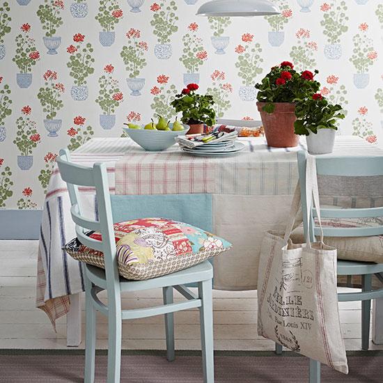 countryhomesmag's tweet photo. Make a pretty patchwork tablecloth this week http://t.co/VmsJwwtmxD  #countrycraft http://t.co/ysA7Isz86A