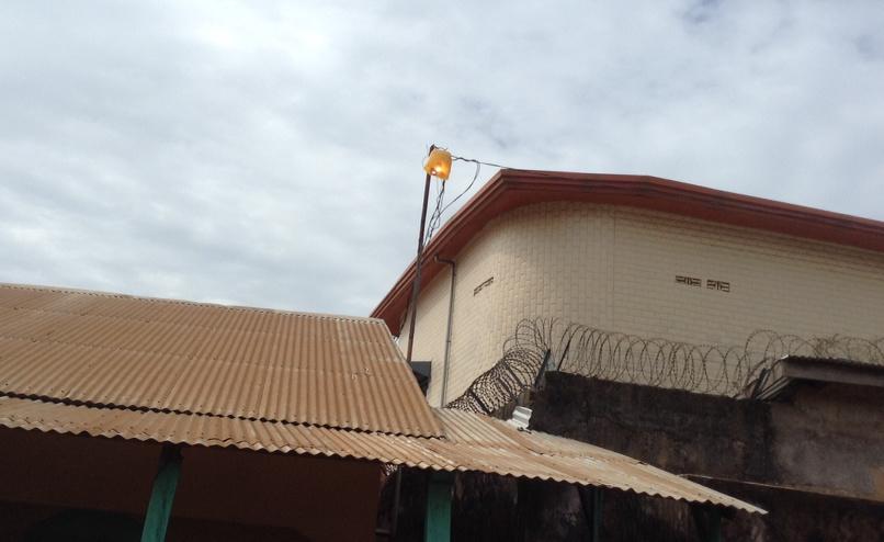 witterlims's tweet photo. L'art guineen du lampadaire #Conakry #PublicLight #Guinee http://t.co/xEdhU7H5oj