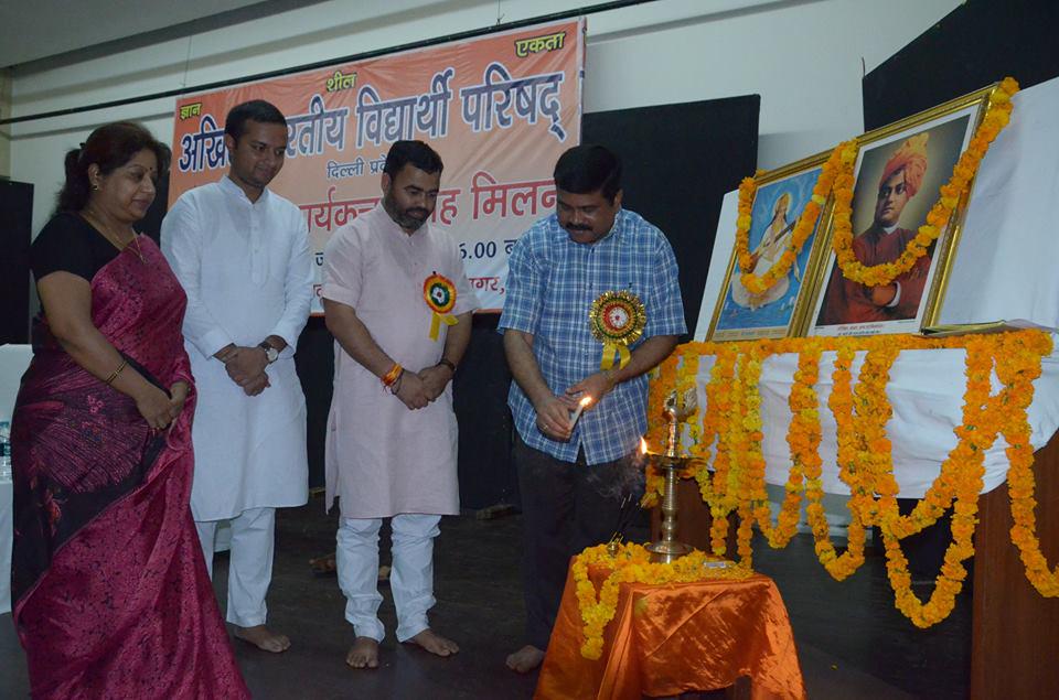 dpradhanbjp's tweet image. अखिल भारतीय विद्यार्थी परिषद, दिल्ली प्रान्त के पूर्व कार्यकर्ताओंके स्नेह मिलन समारोह में आज शामिल हुआ.