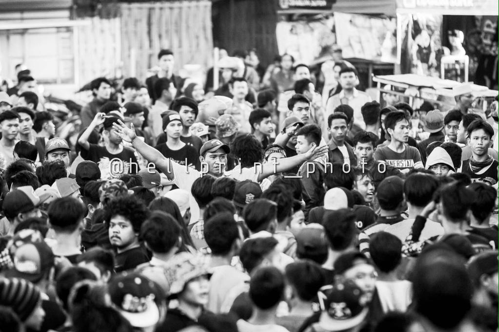 hellprint's tweet photo. Hellprint Tour #Audisi3
#SportCentre #Indramayu
#WestJavaInvasionFestival
#RoadToHellprint2016
#LatePost #EDANKEUN http://t.co/rE82uJtDXx