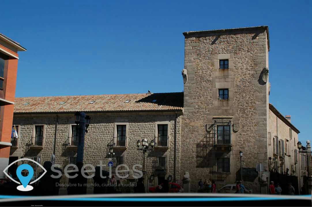 SeetiesApp's tweet image. Este palacio renacentista se haya frente a un antiguo Palacio Episcopal, en pleno casco histórico. ¿Dónde estamos?