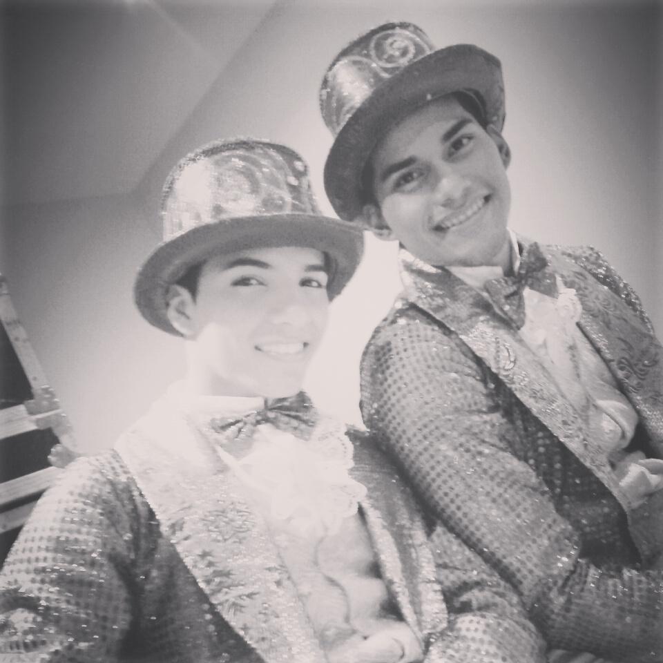 caam2381's tweet photo. Preparados para la función ... #Dancers #ProDancing @Acad_ProDancing .. @Javiexito_95 http://t.co/2kPvlY3gDj