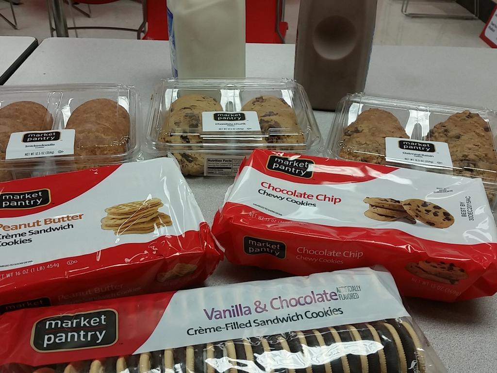 TargetCher's tweet photo. Here you go, #T0354 team! Have a treat to go with that streak. ๐ #SweetTweet #YumYum #6weekstreak http://t.co/MkZq0MsKs9