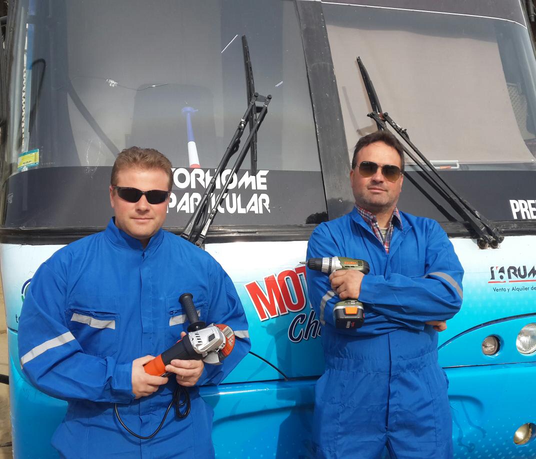 MotorHomeOk's tweet photo. Domingo: dia de mantenimiento en Proyecto Motorhome #Chile2015 http://t.co/zxfsl1Tle0