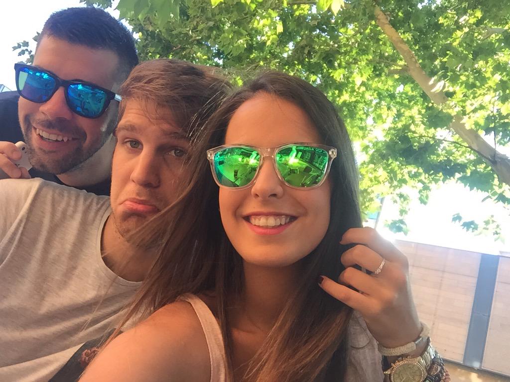 martitacubero's tweet photo. @HawkersCo llegamos tarde , pero el las necesita y lo sabes ☺️☺️ #Hawkers http://t.co/mkOQmN6iLw