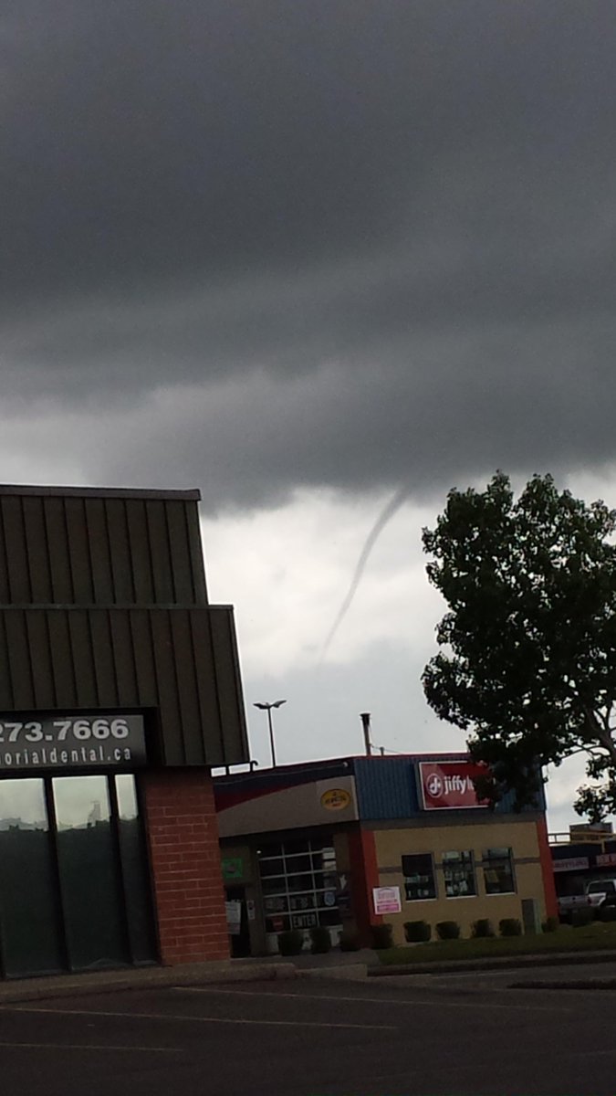 sarahoffin's tweet image. Multiple pictures of this #funnelcloud coming in to @GlobalCalgary seen in NE #yyc