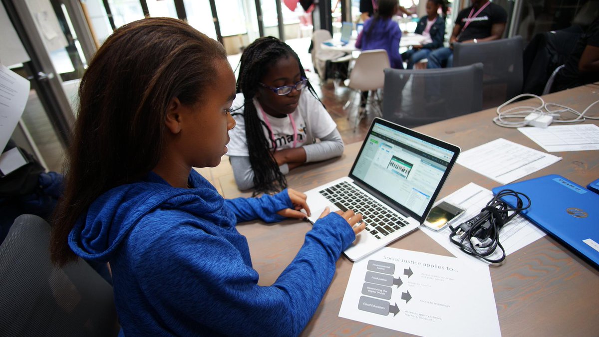 BlackGirlsCode's tweet image. Teamwork in action #ChangeHerPath #BGCHackathon #bgcprojecthumanity