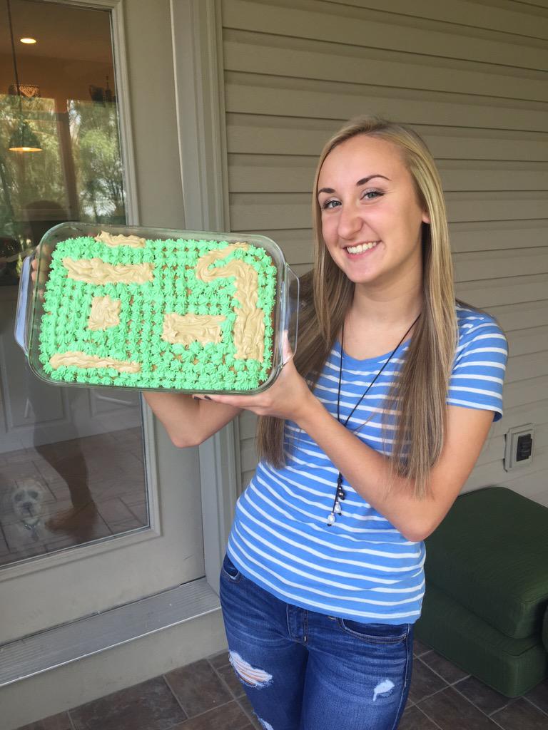 WendellBon's tweet photo. Those who know about my lawn tragedy know how much trouble Abby's in for baking me this cake for FD!! #grasskiller http://t.co/QMEHz4wX2Z