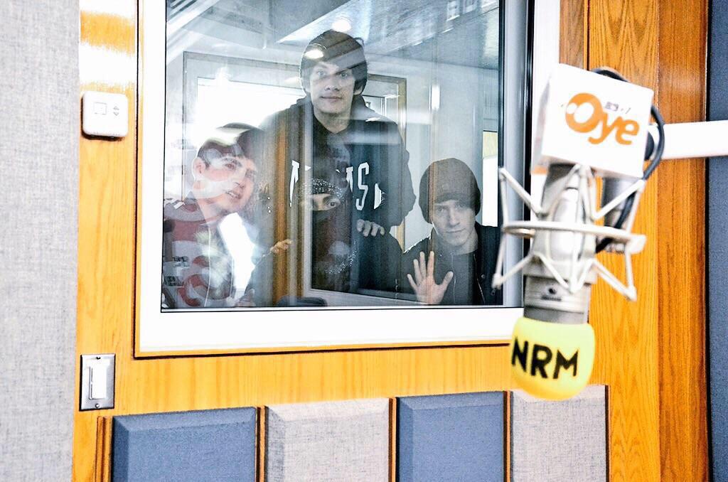 RomerSoy's tweet photo. @Oye897 ahora creo están más cerca @somosCD9 pero para que ? Qué pasa ??? #Coders saben algo? http://t.co/iHeXYTSflu