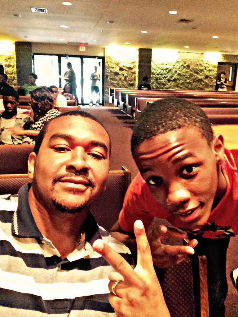 RealTruthMin's tweet photo. REALTRUTH #strangerselfiesunday at Canon had a great time with kids today #friendinvite #witness http://t.co/8H3U1EIK3B