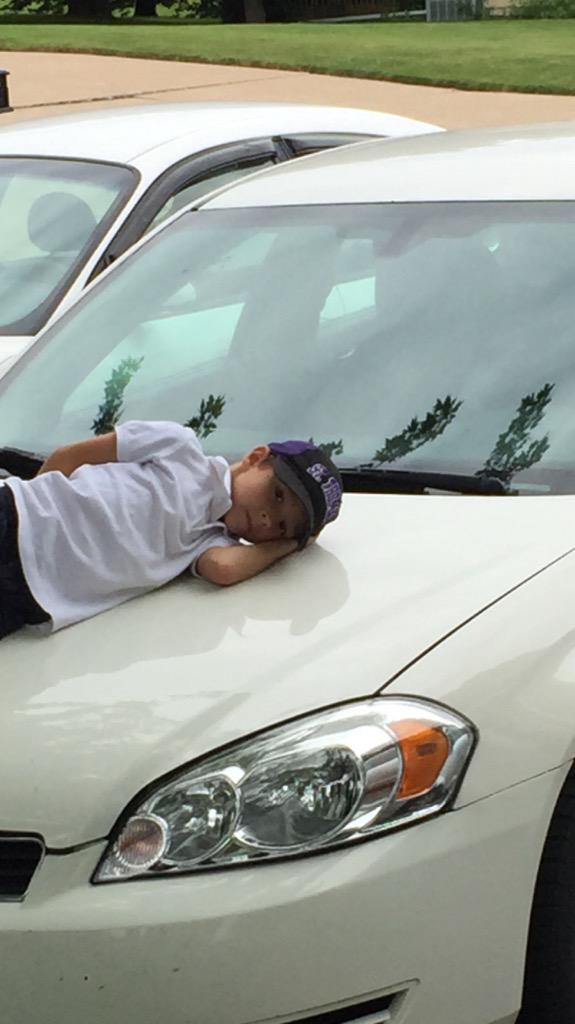 EmmaBassier's tweet photo. When you have to run errands for mom http://t.co/MbEPSymEhU