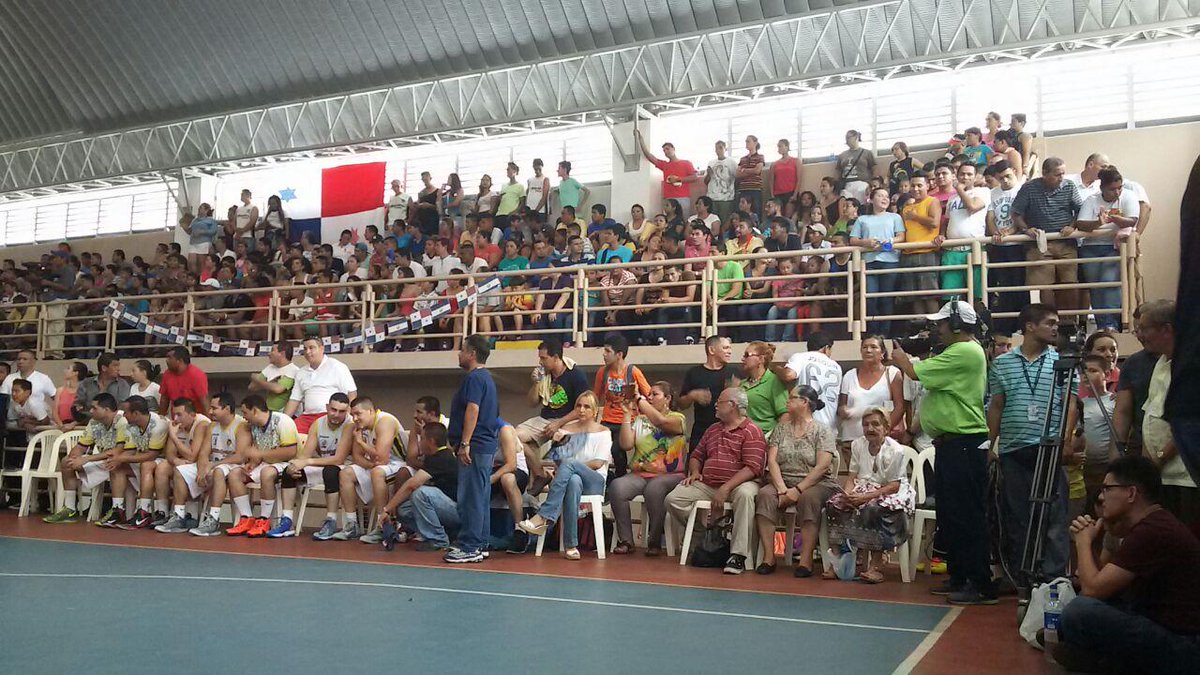 elgraficionado's tweet photo. #FinalMLB│Arrancó el segundo juego de la final de la Liga Mayor de Baloncesto entre El Rápido vs. Águila. http://t.co/JtT2fmSDF1