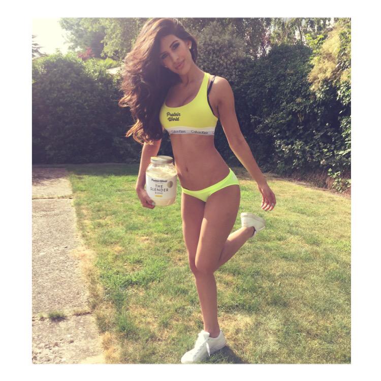 jasminwalia's tweet photo. Thanks @proteinworld for helping me get #beachbodyready 👙☀️🌊 #slenderblend ...still working at it 😊x http://t.co/gTwXaqxOXw