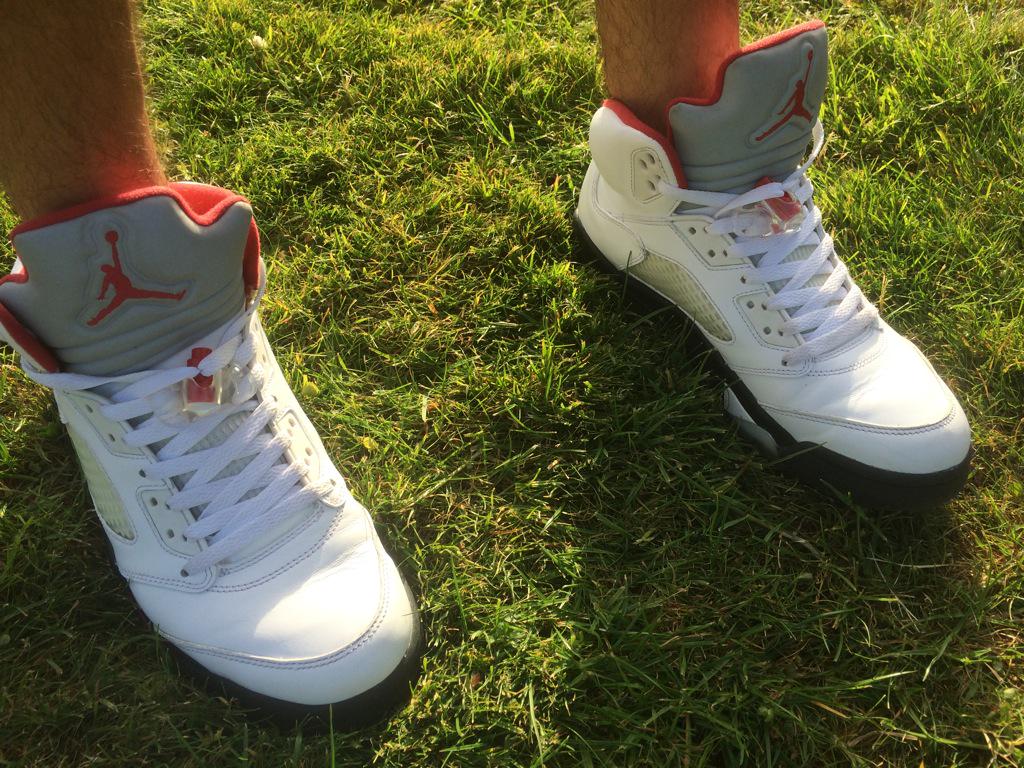 TimELmes12's tweet photo. Rocking the 5's..#jordan #jordan5 #sneakerhead #sneakers #sneakerheaduk #23 #Basketball #kickgame #retro5 http://t.co/zyY45raVhA