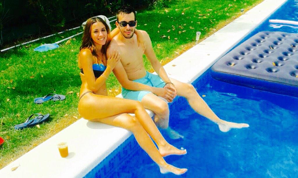 PsDevo's tweet photo. Arsaaa, guriguriiiiii 🏊🏡👙💃🏻🌾🐶☀️ @RafaSoto91 http://t.co/Y5AKbUakxS