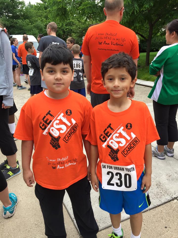 RunForAV's tweet image. Kids of all ages came out to support AnaVictoria. #RunForAV