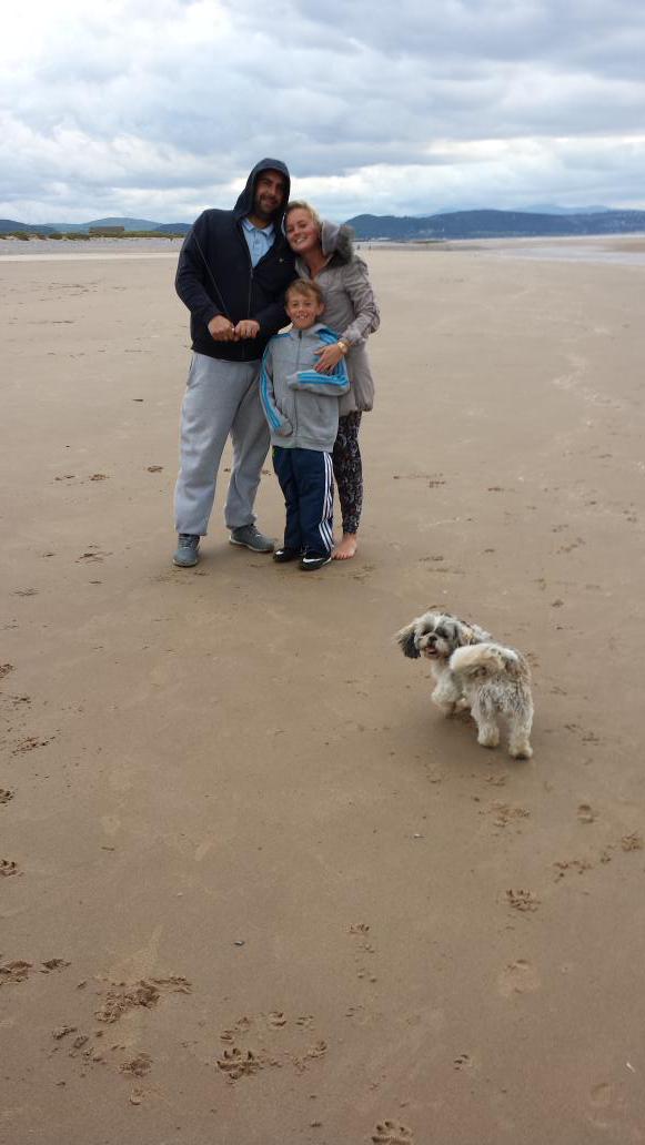laurasmith_0's tweet photo. Me and my favourite people... and dog http://t.co/8KxuLnakuL