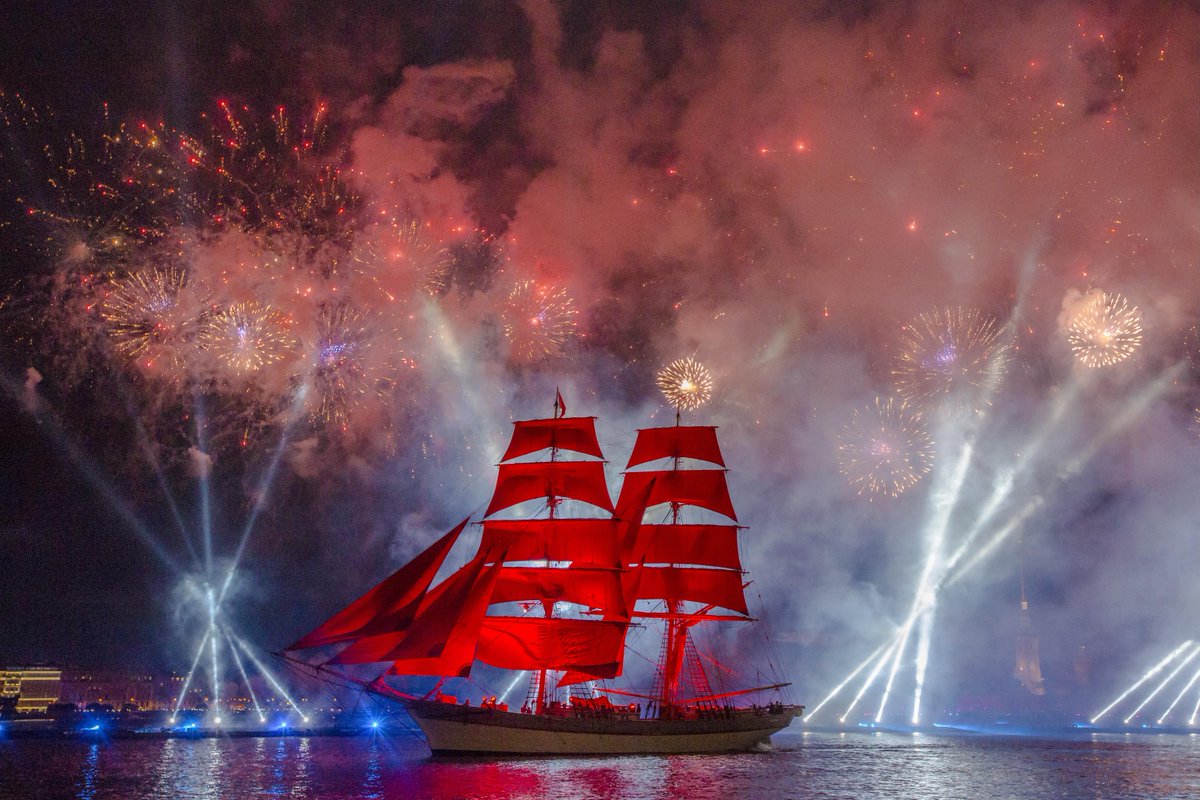 shipnews_ru's tweet photo. Праздник выпускников школ «Алые паруса» в Санкт-Петербурге #ТАСС #АлыеПаруса2015 #ПМЭФ2015 #ПМЭФ #SPIEF2015 #SPIEF http://t.co/LsXyhOBSAV