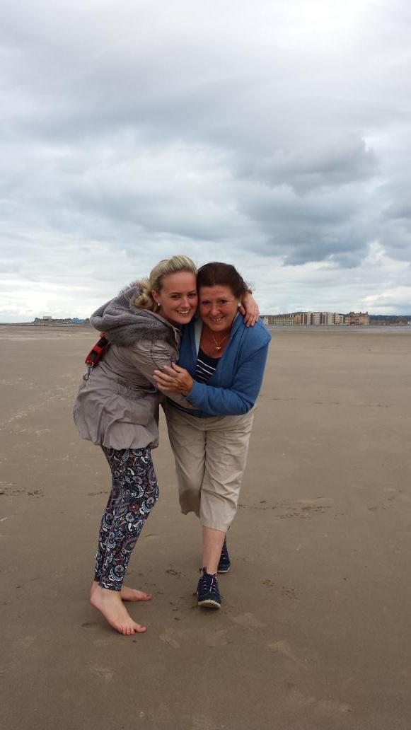 laurasmith_0's tweet photo. Me and the mother #LoveHer http://t.co/4S710ThNnx