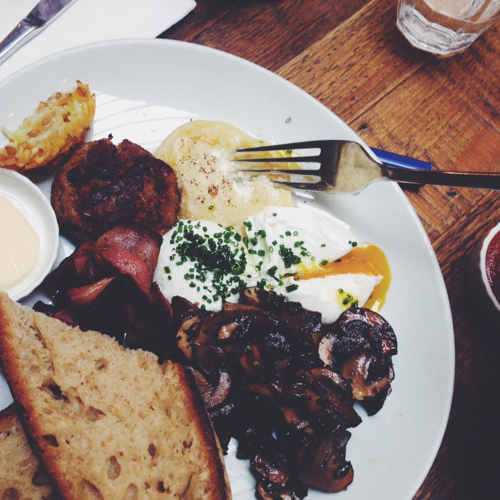 nicowhat's tweet photo. Paris btw @holybellycafe http://t.co/sMGL0ct6SD