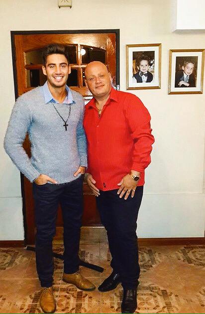 Que pasen un muy feliz día con sus papas,  a mi me toco este genio,el mejor, el q me enseño todo lo que se de la vida