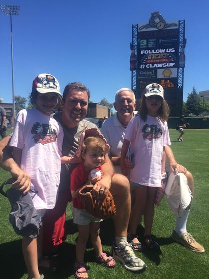 conservamom's tweet photo. #clawsup Father's Day at the river cats! http://t.co/hjmGpWwJ9D
