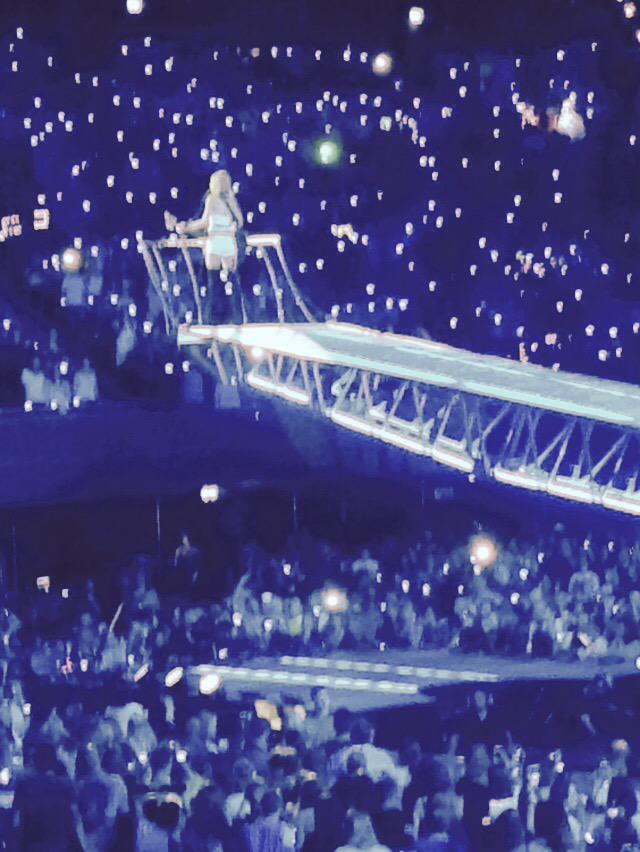 tayswiftdotcom's tweet photo. You Are In Love #1989TourAmsterdam http://t.co/P3XOT4xt3a