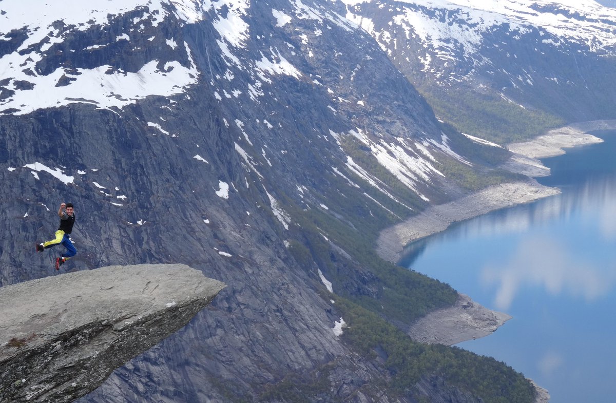 KeyaHormati's tweet photo. Kick-Ass time conquering #Trolltunga #Norway last weekend #winning http://t.co/pX2V1kqVnj