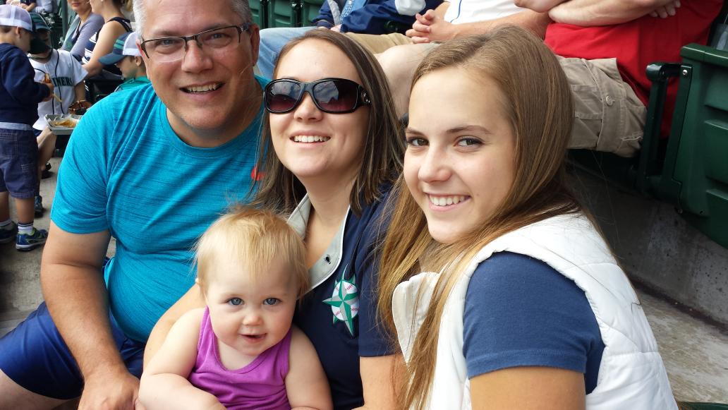 jim_luthy's tweet photo. With my bookend babies at the Mariners game #WHEREiROOT #marinersdad http://t.co/hiV0Sg4jO5