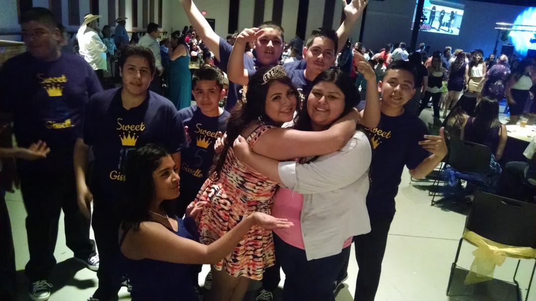 J4z_Z's tweet photo. Last night 😊was fun with the squad💯👌 #quience  #quinceañera http://t.co/ROBkgy9nka