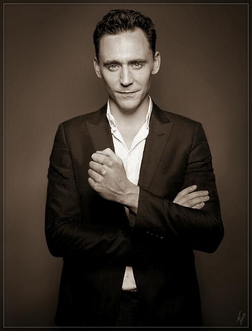 ANDNOWtwhiddles's tweet photo. AND NOW...
https://t.co/uL4or1EcVm
Trying To Breaking Away... Mr. Tom Hiddleston! 
#HCJn15 #Escape D21 http://t.co/HOJNYEsrPr