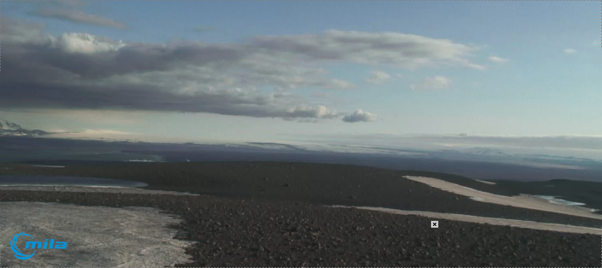 me_too's tweet photo. http://t.co/V9kjzOvtcY  #Midsummerlight over the @holuhraun still showing activity #Midsummernight @Bardarbunga http://t.co/9J5p248kOi