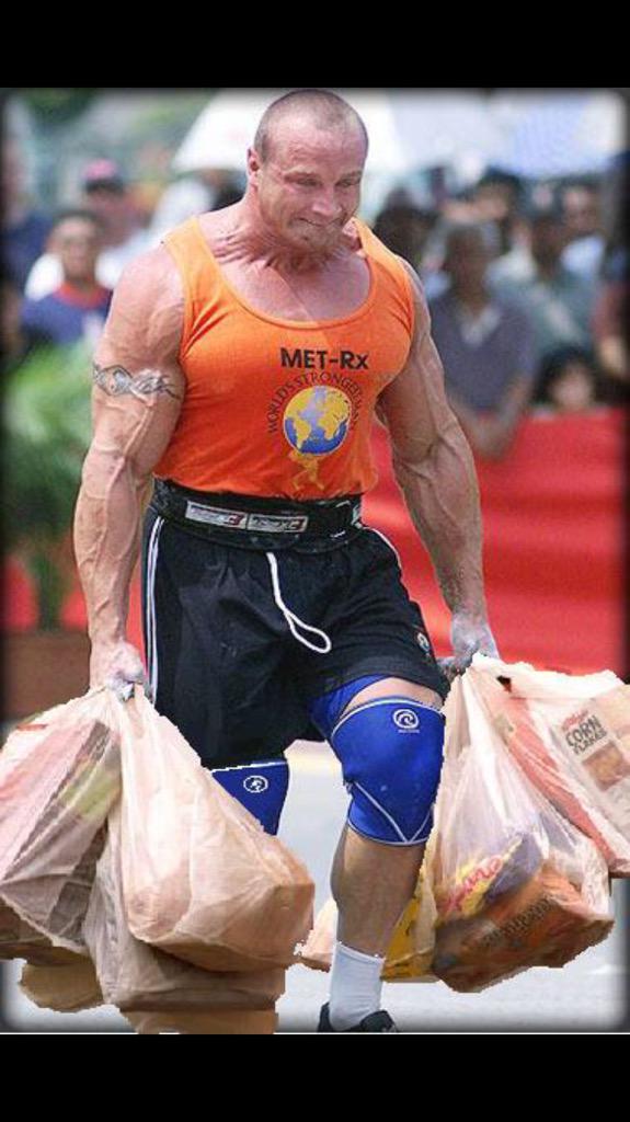 QuandTa_'s tweet photo. Quand t'as ta mère qui te demander de porter les courses jusqu'à la maison et que tu veux tout porter d'un coup ..! http://t.co/BhKbXArUlq