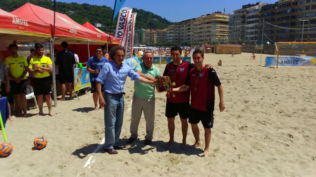 gipuzkoafutbola's tweet photo. #FutbolPlayass
Txapelketa sailkapena
1.@AllePuntaFC 
2.@CDHERNANI 
3. @vasconiacd 
4. EquipoA
https://t.co/rWmbPqdQ4z http://t.co/dV0ESVMZt5