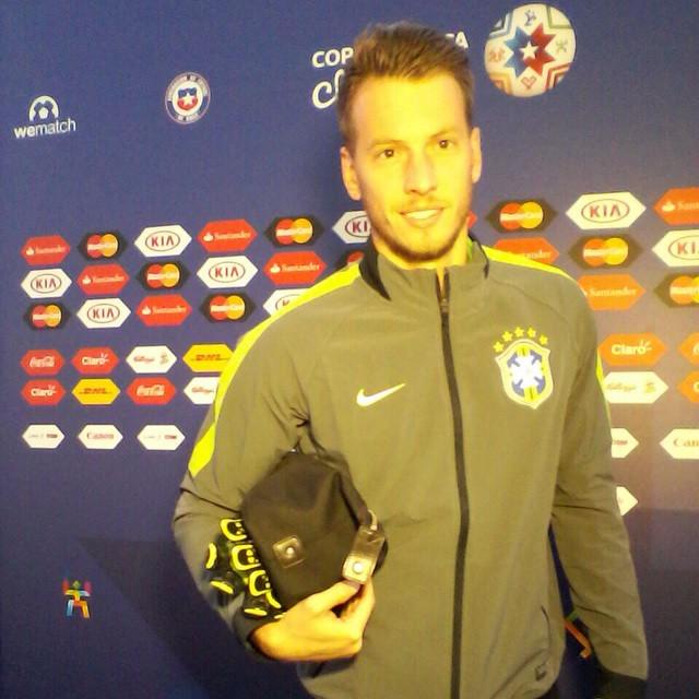 Goal_en_espanol's tweet photo. Neto, arquero de #Bra, en la #Instastop #Chile2015 http://t.co/NAd9eJRQOz