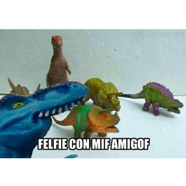 yisucrist's tweet photo. imágenes muy inéditas d jurassic world http://t.co/51OywTlnZw